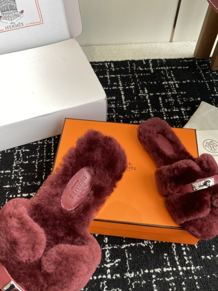 H**mes SLIPPERS
