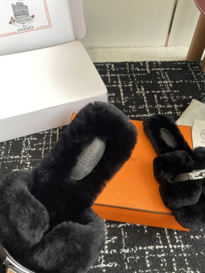 H**mes SLIPPERS