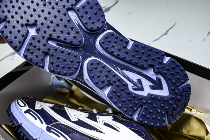 Off-White c/o Virgil Abloh