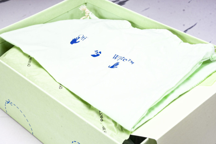 Off-White c/o Virgil Abloh