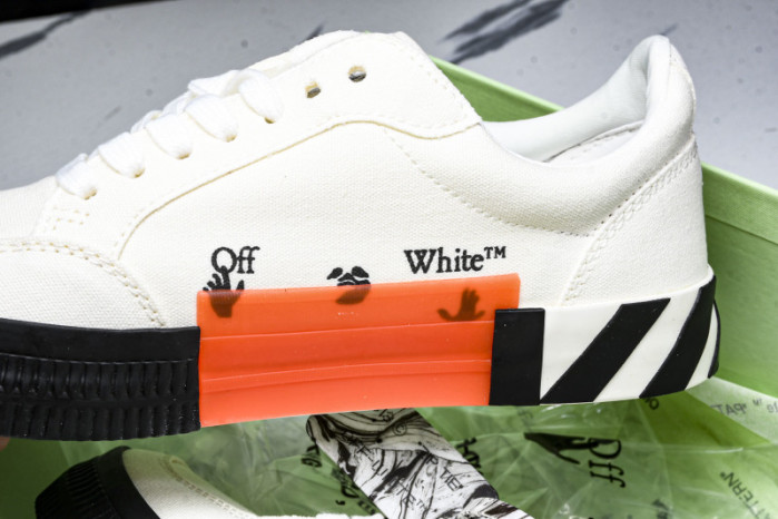 Off-White c/o Virgil Abloh