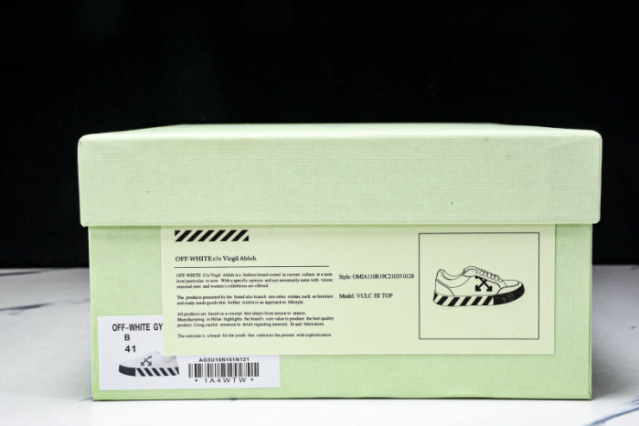 Off-White c/o Virgil Abloh