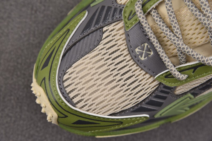 Off-White c/o Virgil Abloh