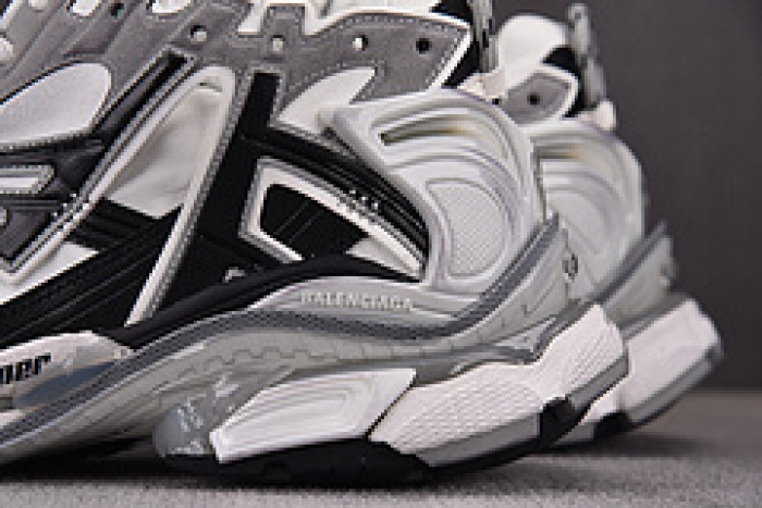 Ba*len*cia*ga Runner 677403 W3RB5 9012