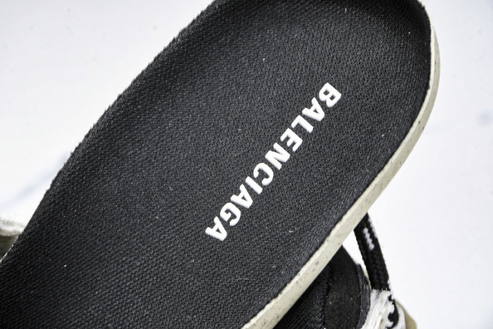 Ba*len*cia*ga Runner 677403 W5RH6 0312