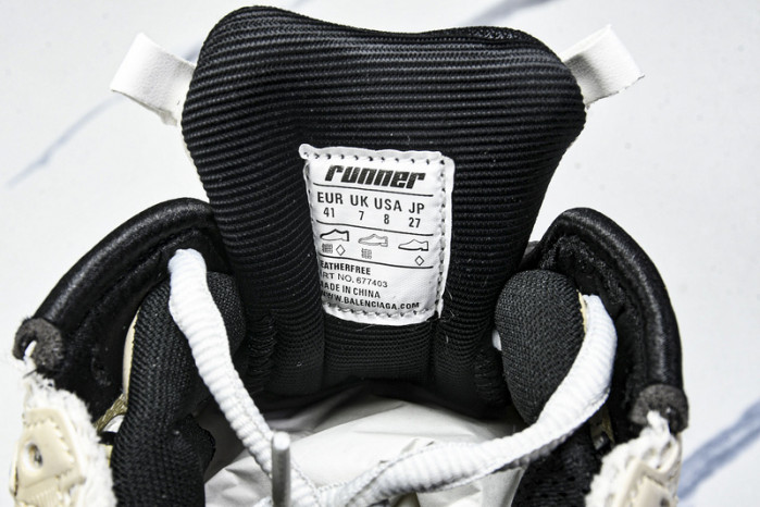 Ba*len*cia*ga Runner 677403 W5RH6 0312