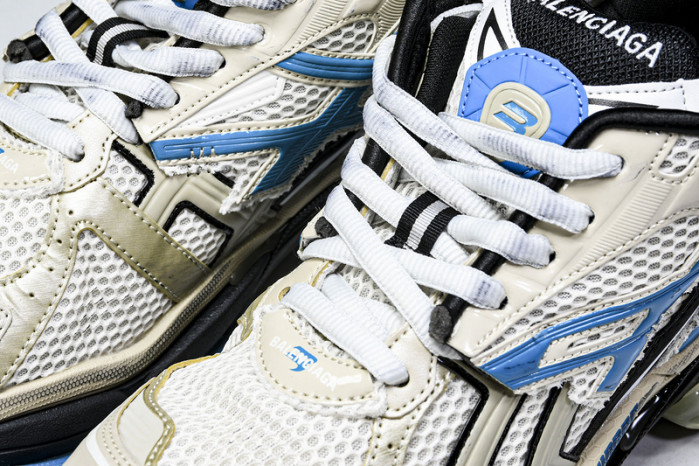 Ba*len*cia*ga Runner 677403 W5RH6 0312