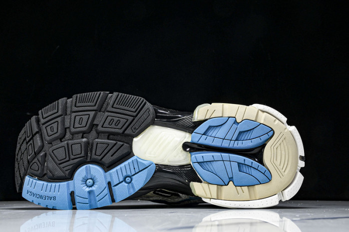 Ba*len*cia*ga Runner 677403 W5RH6 0312