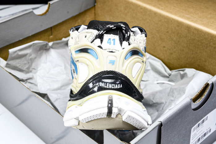 Ba*len*cia*ga Runner 677403 W5RH6 0312