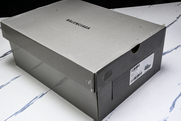 Ba*len*cia*ga Runner 677403 W5RH6 0312