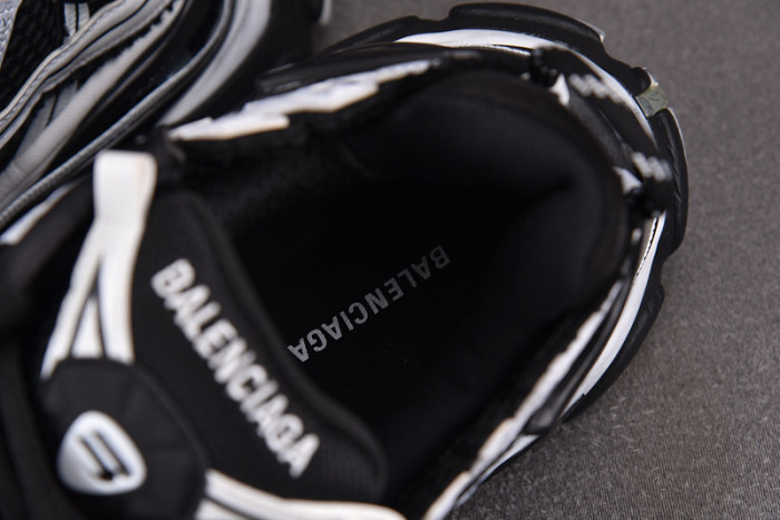 Ba*len*cia*ga Runner 772774 W3RMU 9010