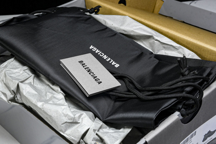 Ba*len*cia*ga Runner 772774 W3RNY 0322