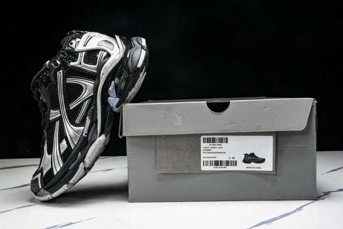 Ba*len*cia*ga Runner 772774 W3RNY 0322