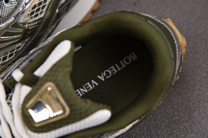 Bo*te*ga Ve*ne*ta BV038