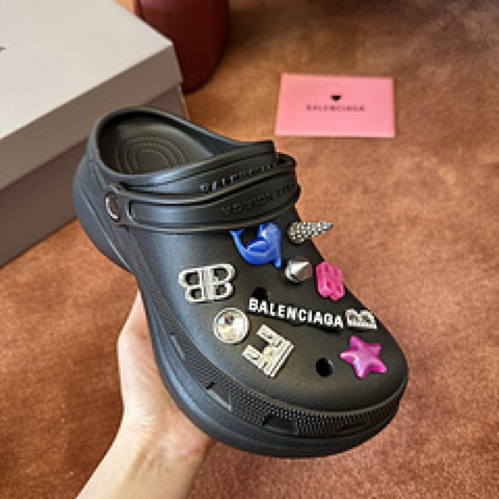 Ba*len*cia*ga Sandals