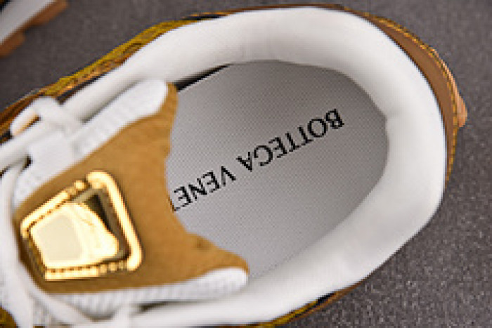 Bo*te*ga Ve*ne*ta BV049