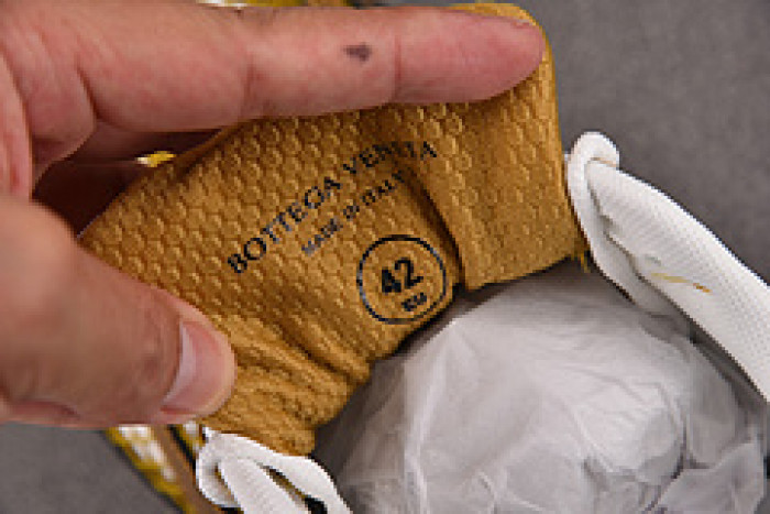 Bo*te*ga Ve*ne*ta BV049