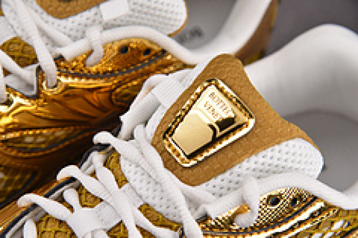 Bo*te*ga Ve*ne*ta BV049