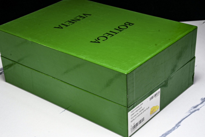 Bo*te*ga Ve*ne*ta BV058