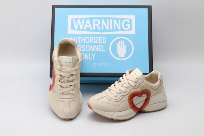 G*u*i ACE EMBROIDERED LOW-TOP SNEAKER E2286