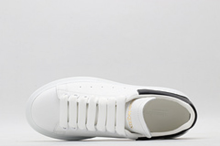 Ale*d*r M*Q*en E2704