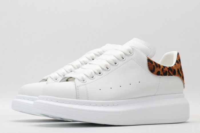 Ale*d*r M*Q*en E2722