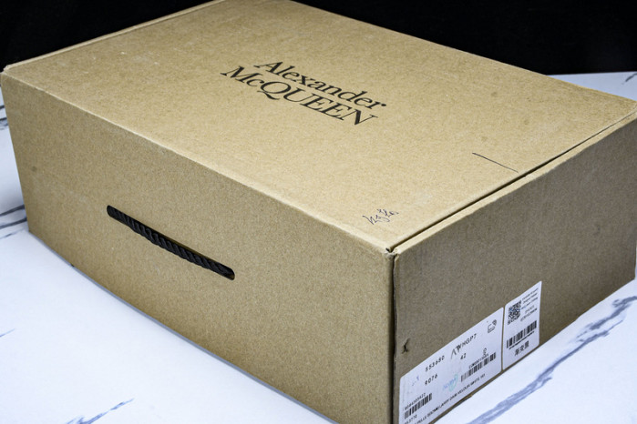 Ale*d*r M*Q*en E2726