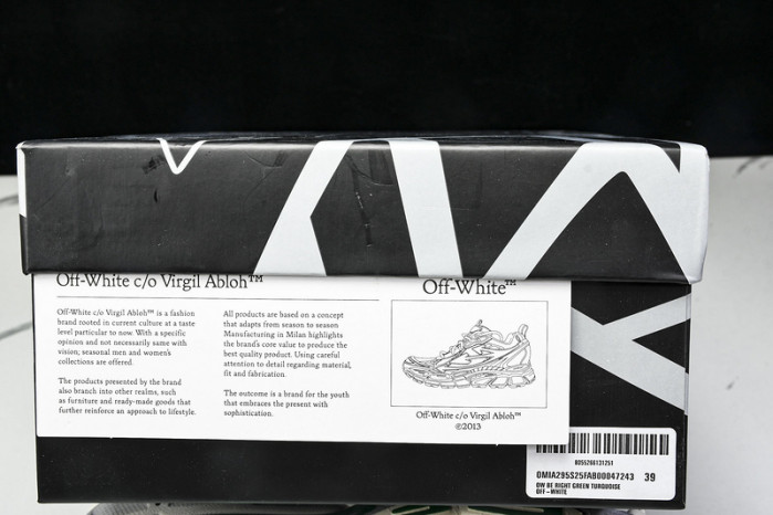 Off-White c/o Virgil Abloh