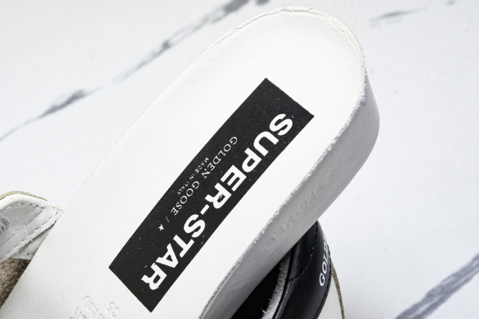 Golden Go*e S*per-Star SNEAKER GG09