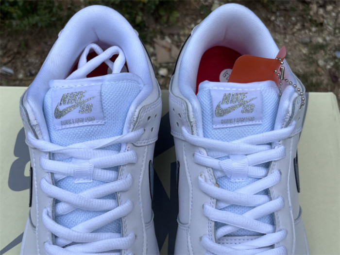 S*prem* x Nike SB Dunk Low White / Metallic Silver-White HQ8487-100