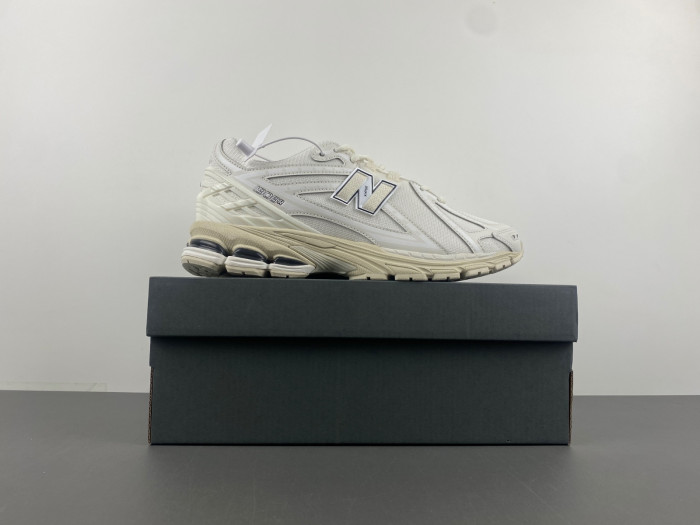 New Balance M1906RWW