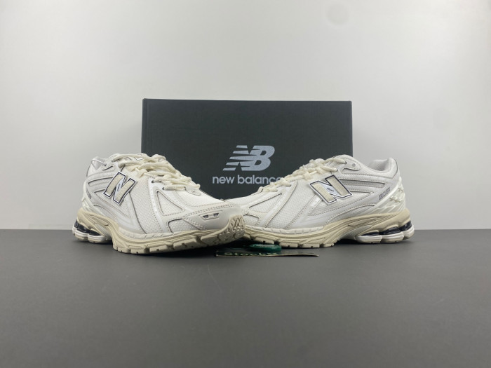 New Balance M1906RWW