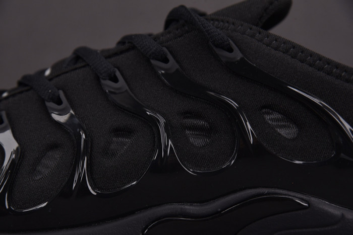 Nike Vapormax Plus Black Red Blue DQ7626-001