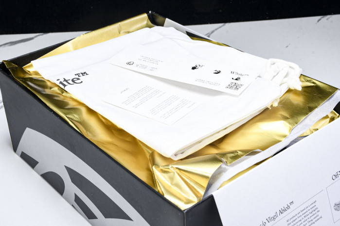 Off-White c/o Virgil Abloh