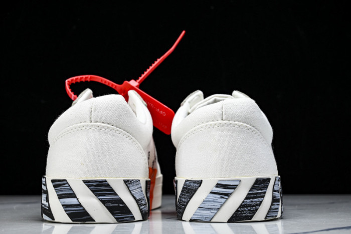 Off-White c/o Virgil Abloh