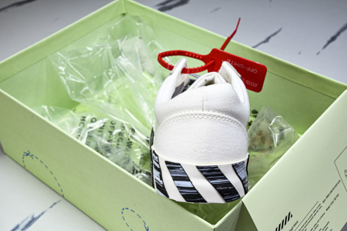 Off-White c/o Virgil Abloh