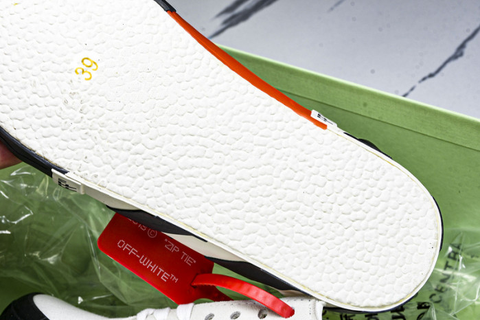 Off-White c/o Virgil Abloh