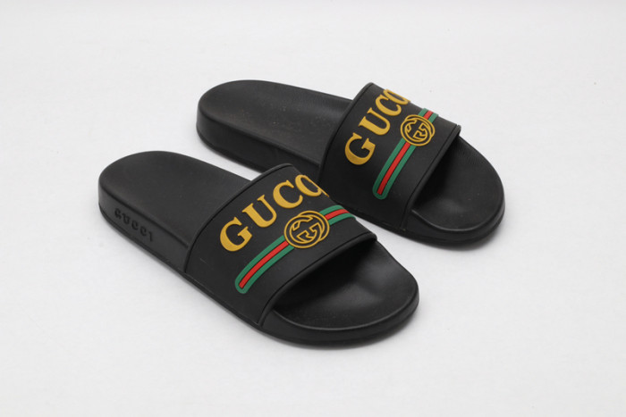 G*u*i SLIDES G067