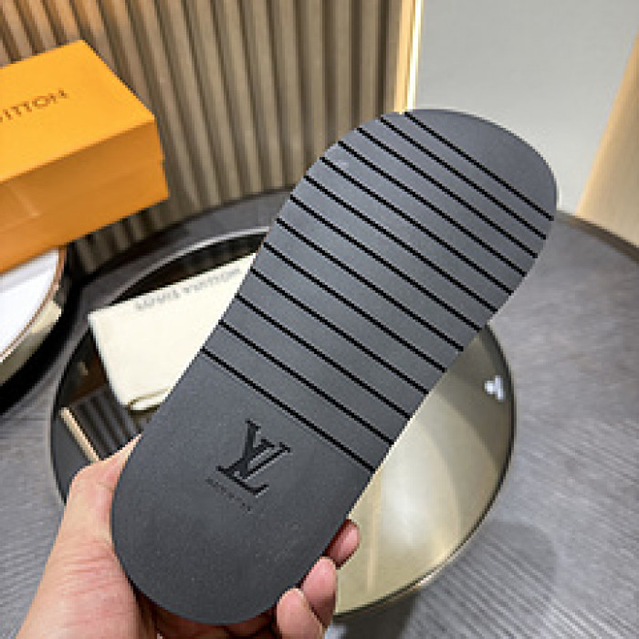 L0VT SANDALS