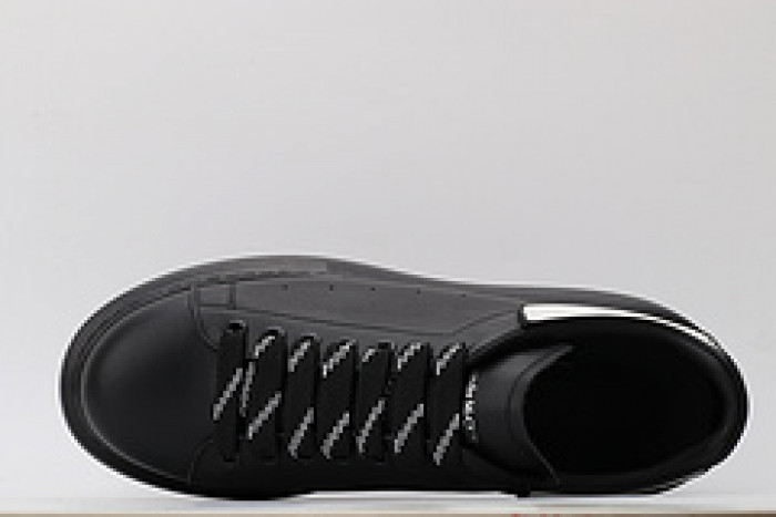 Ale*d*r M*Q*en E2702